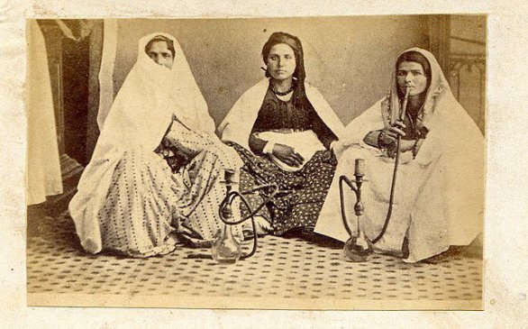 July-2011-MADAME-FIGARO-ARABIA-Marriam-Mossalli