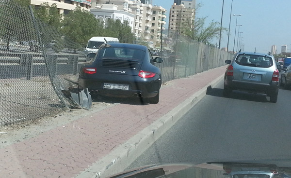 porsche-accident-faheel-street-2