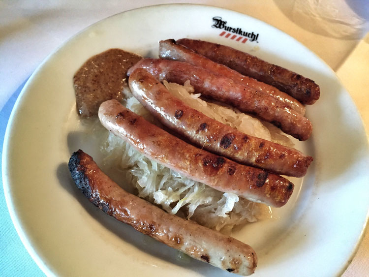 Luxe-Adventure-Traveler-Regensburg-Historische-Wurstkuchl-2