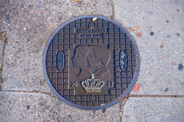 netherlands manhole